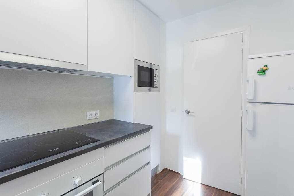 Apartamento para 4 con terraza privada en el centro Girona Bagian luar foto