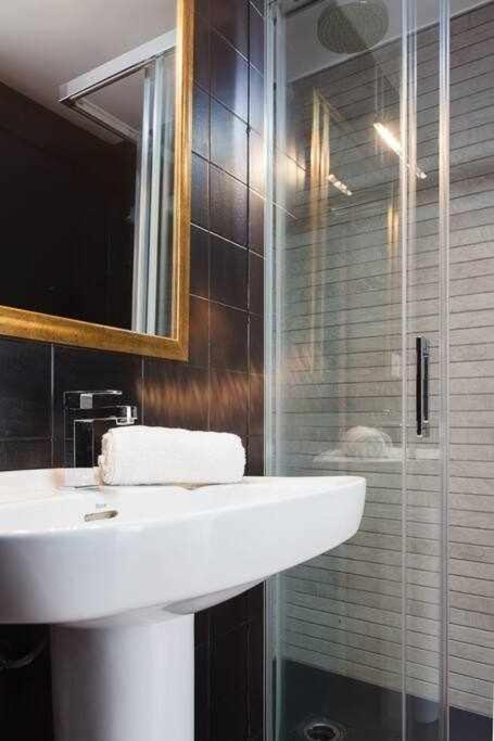 Apartamento para 4 con terraza privada en el centro Girona Bagian luar foto