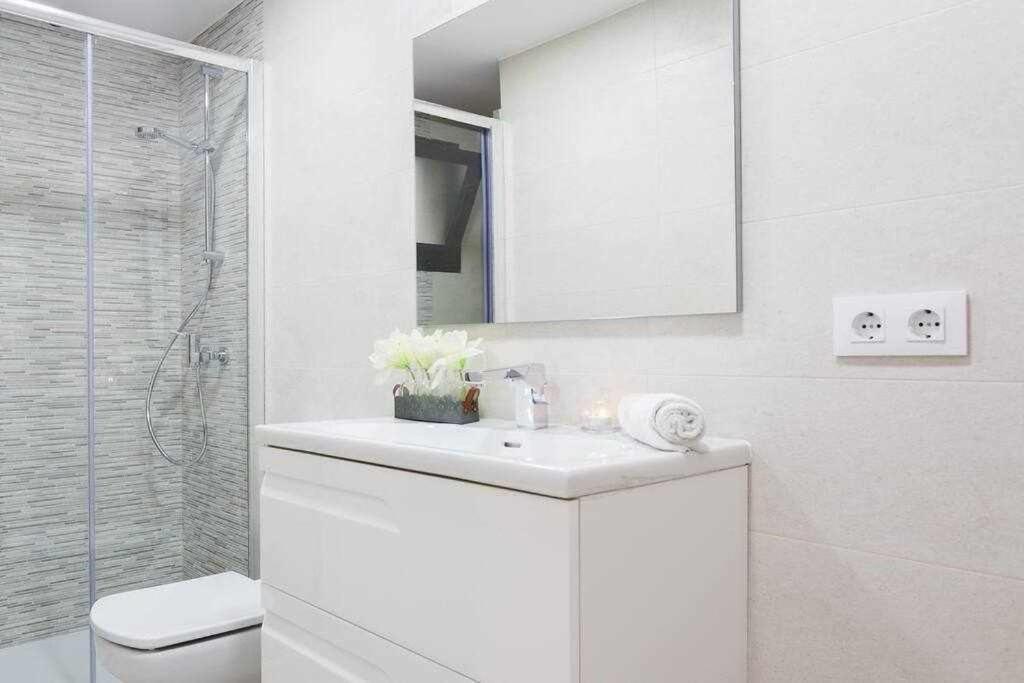 Apartamento para 4 con terraza privada en el centro Girona Bagian luar foto