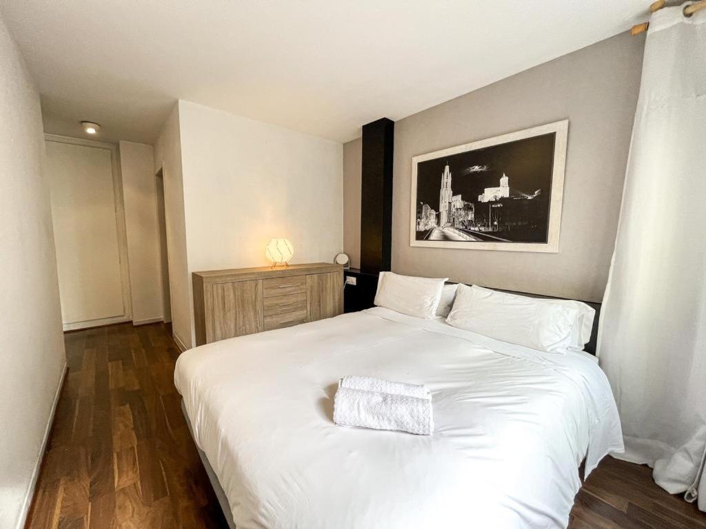 Apartamento para 4 con terraza privada en el centro Girona Bagian luar foto